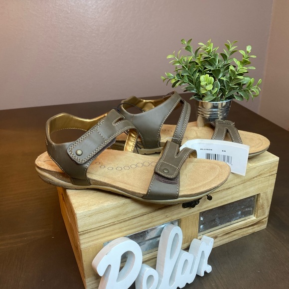 khombu sandals brown